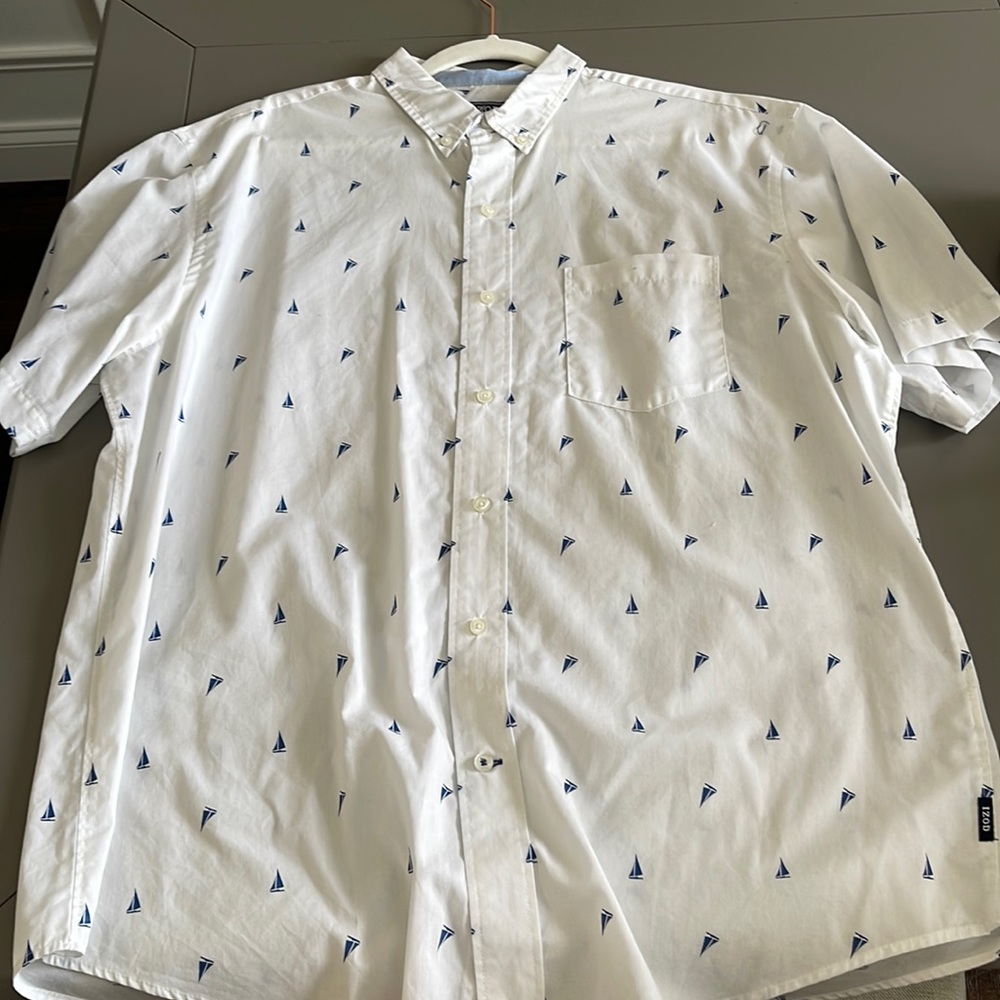 Izod button down